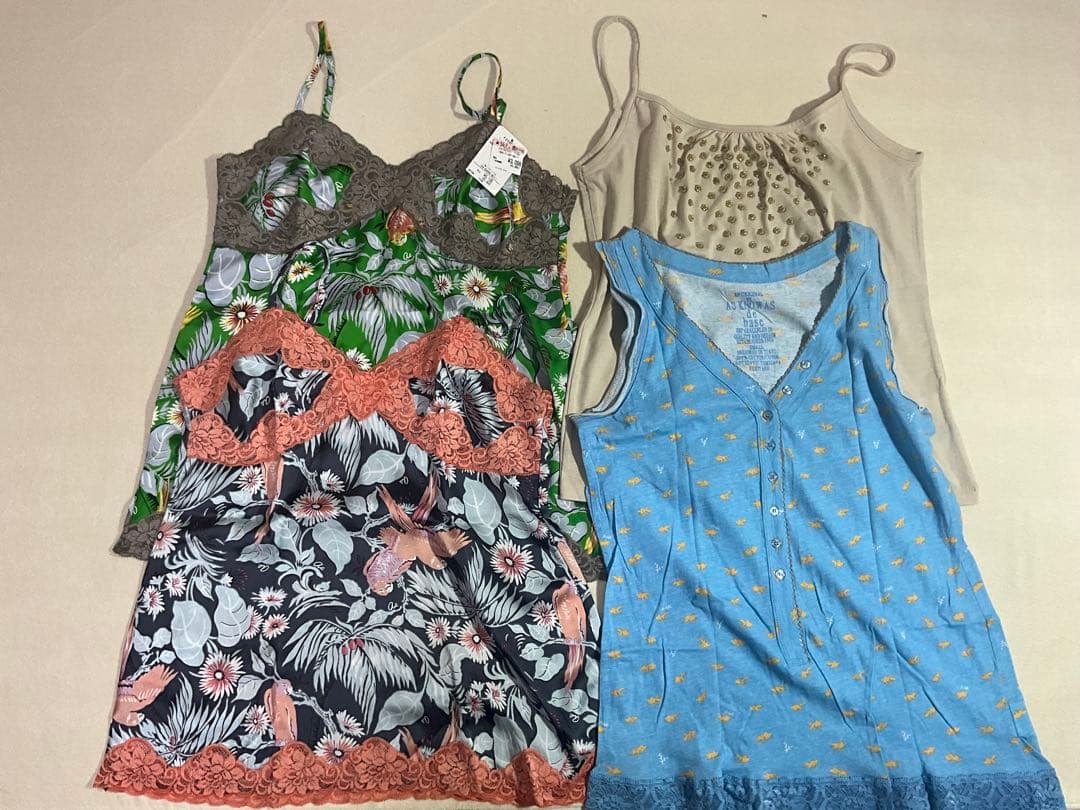 ブランド夏物トップス　まとめ売り24枚　キャミソール、タンクトップなど