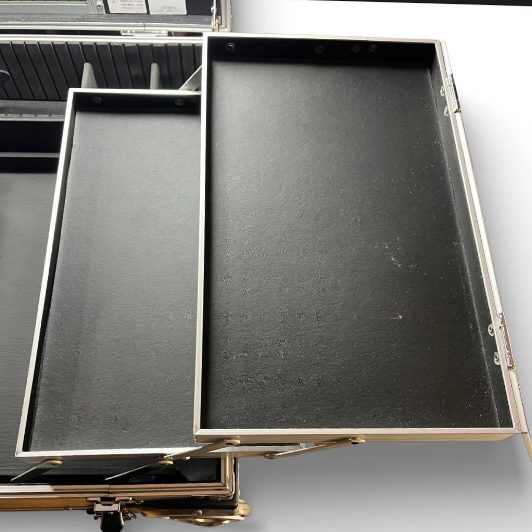 プロ用メイクステーション キャリーケース型　ライト付き　高さ調節可能