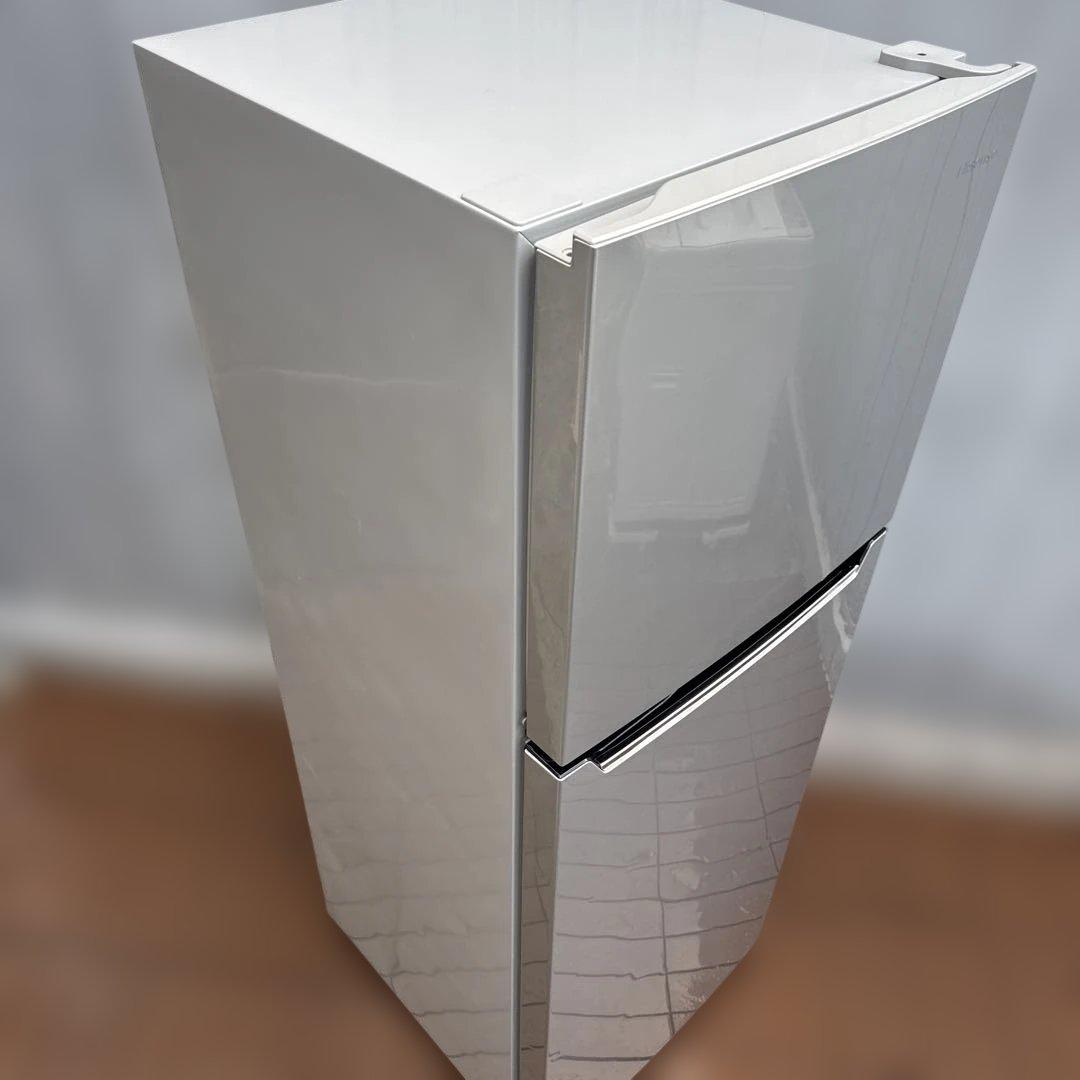送料込 Hisense 冷蔵庫 227L スリム大容量 鏡面 省エネタイプ