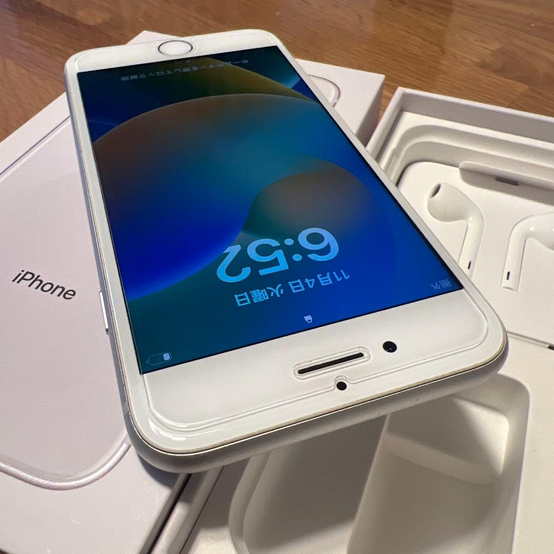 Apple iPhone 8 シルバー 本体【美品】SIMフリー