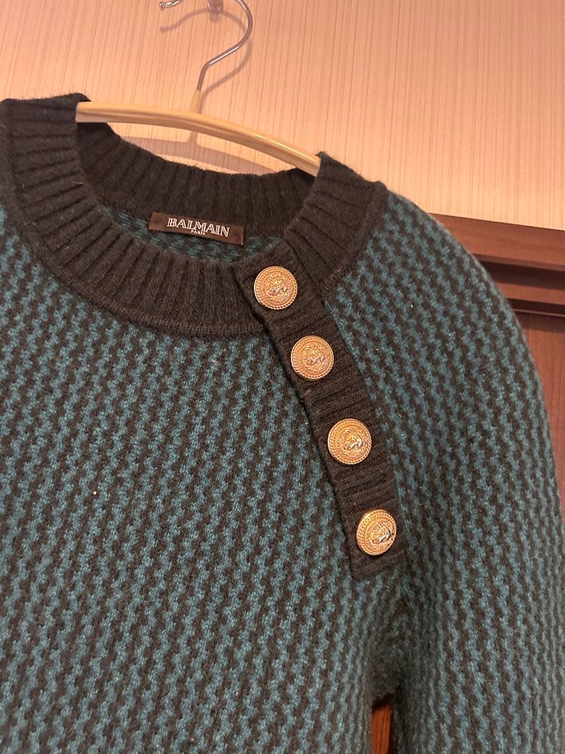 BALMAIN ボタン付きグリーンニットセーター　36