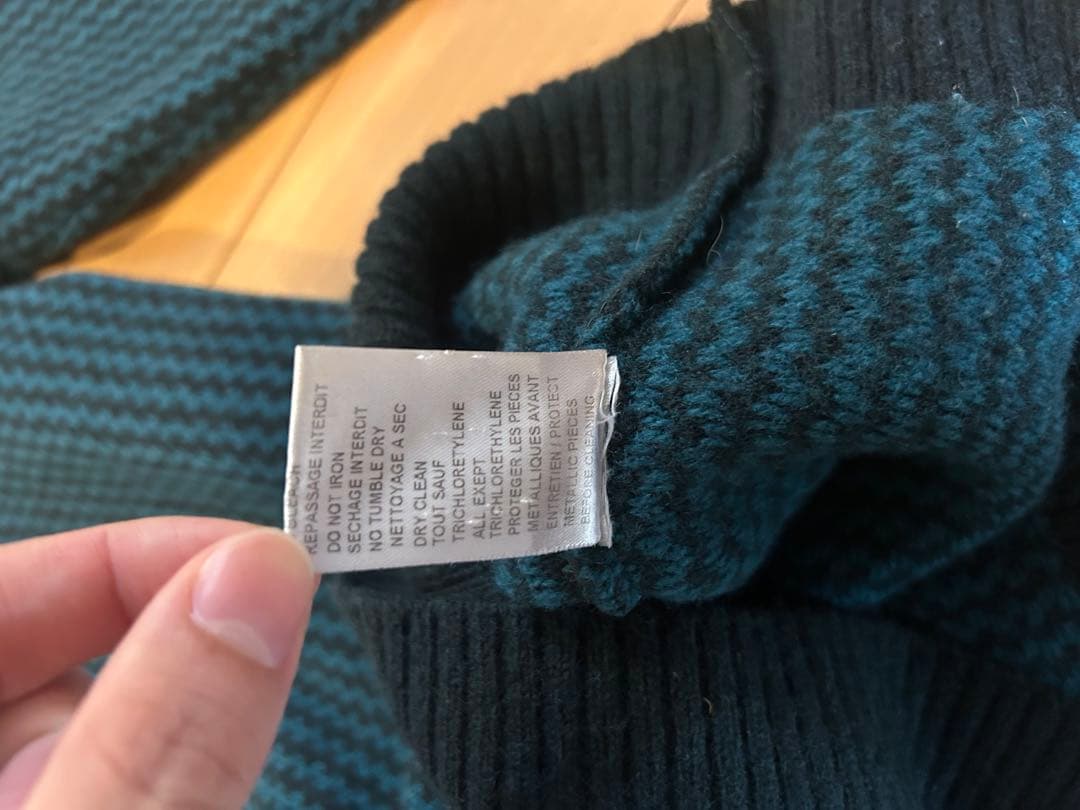 BALMAIN ボタン付きグリーンニットセーター　36