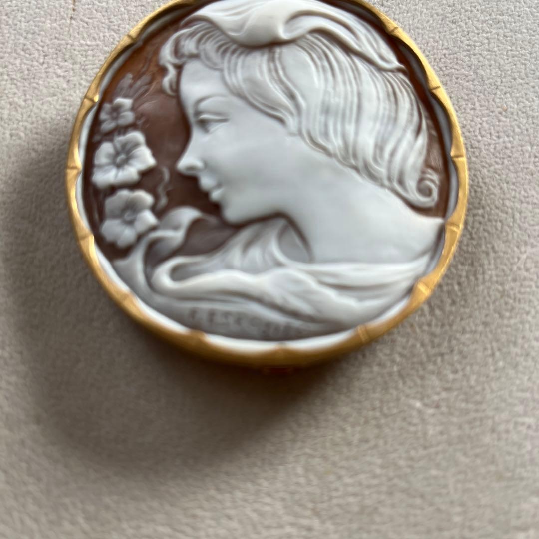 新品未使用イタリアチョコカメオのブローチ