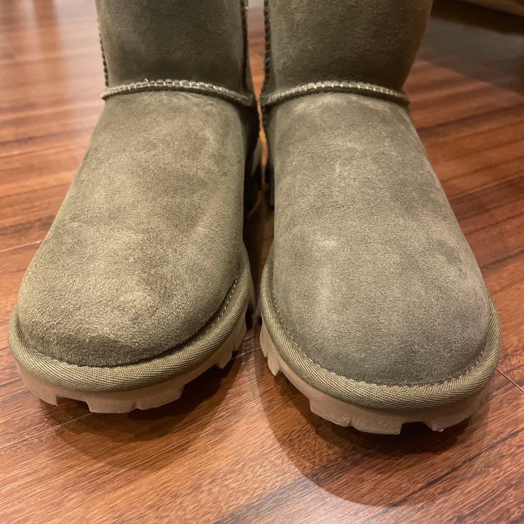新品未使用　UGG カーキ　箱無し　ショートブーツ