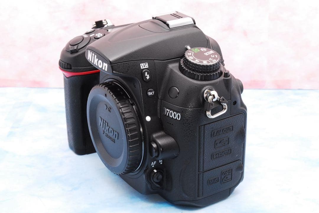 Nikon D7000☆一眼レフカメラ☆超望遠付Wレンズ☆バッグ付☆S数極少