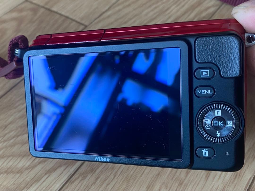 Nikon 1 S1 レッド 10-30mmレンズ付き