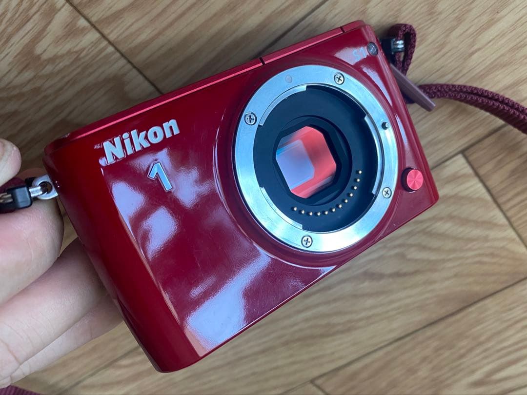 Nikon 1 S1 レッド 10-30mmレンズ付き