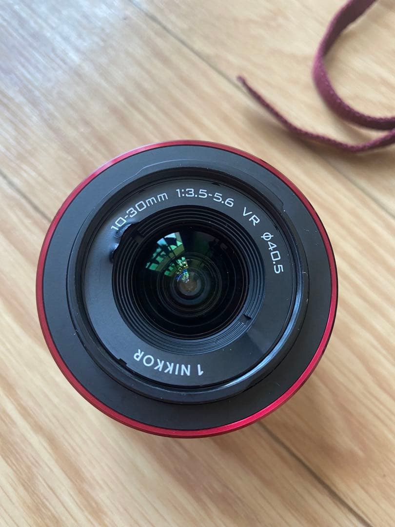 Nikon 1 S1 レッド 10-30mmレンズ付き