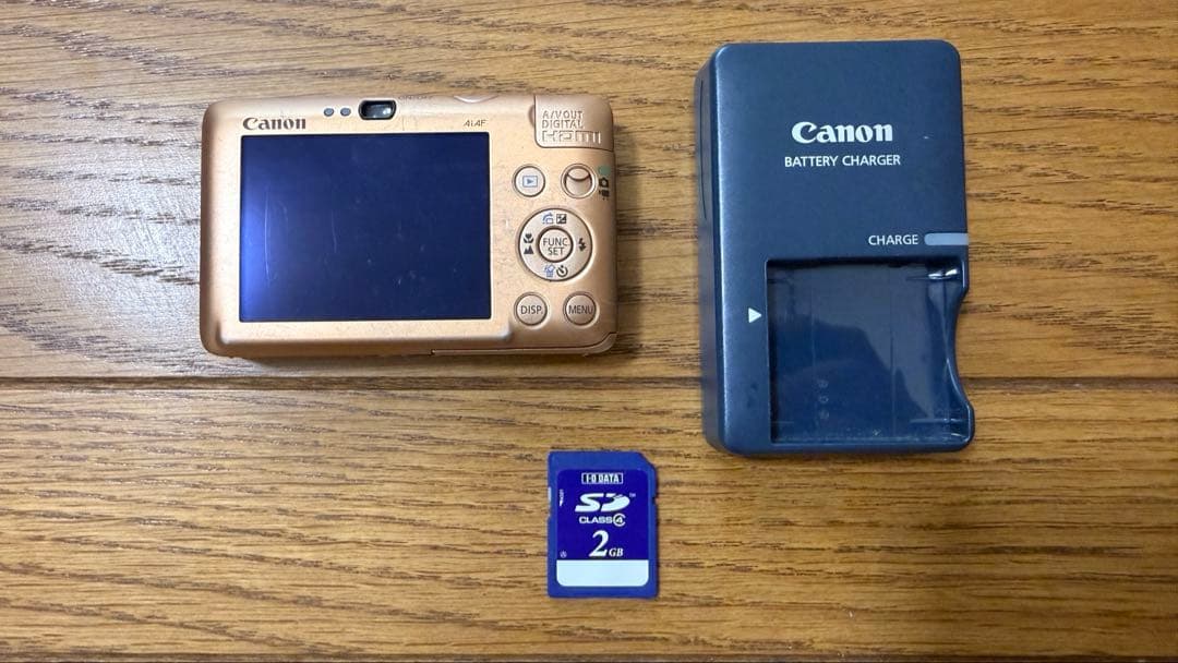 Canon IXY デジタルカメラ ゴールド 本体と充電器付き