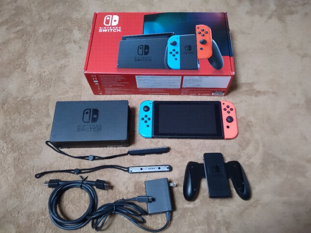 Nintendo Switch 本体、レッグバンド付き