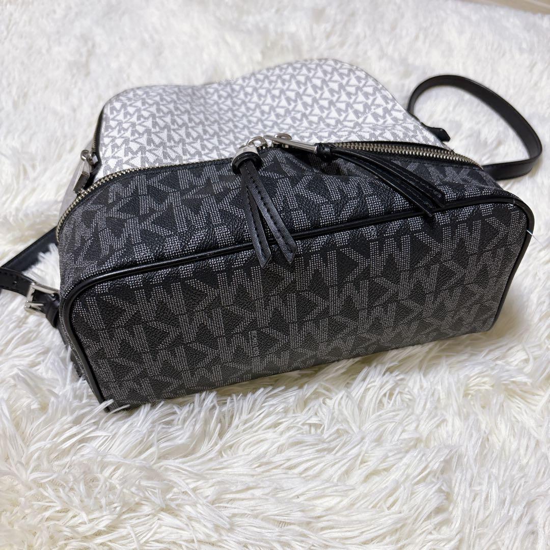 【極美品】MICHAEL KORS マイケルコース リュック RHEA ZIP