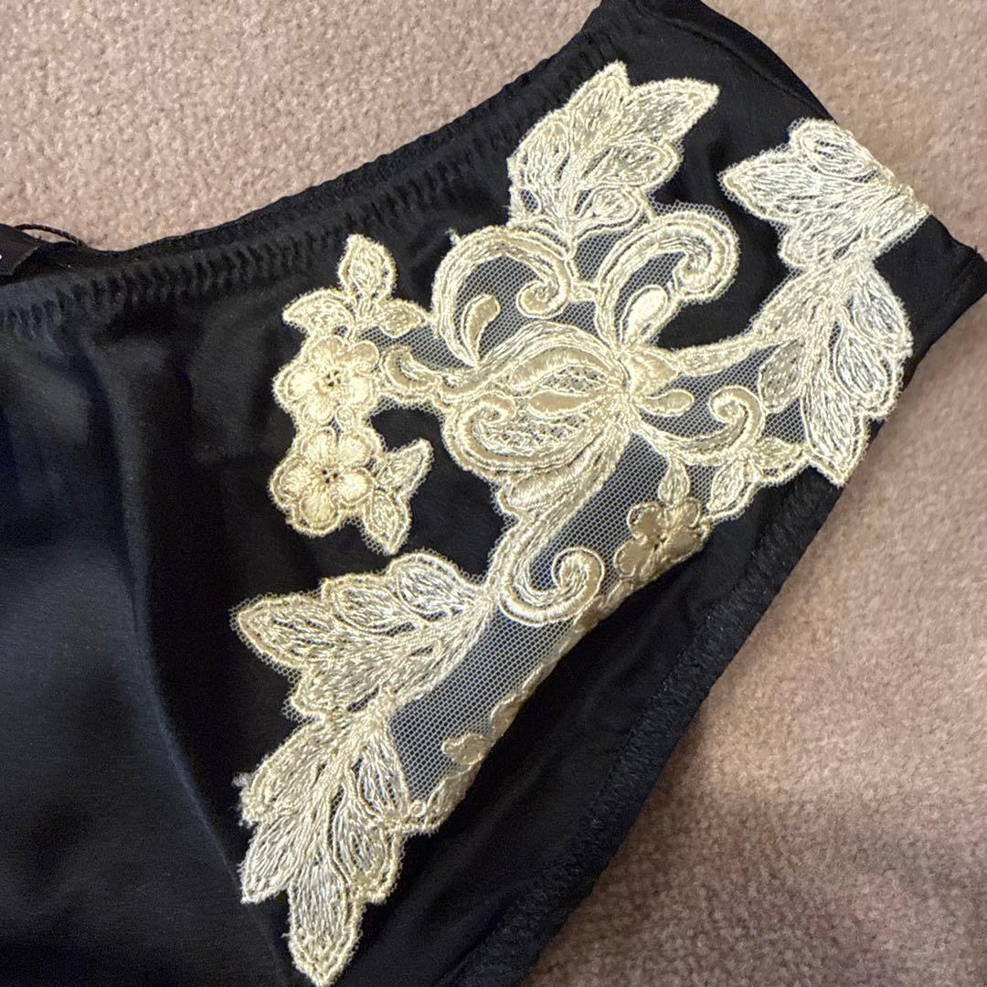 LA PERLA ブラック刺繍ショーツ 未使用