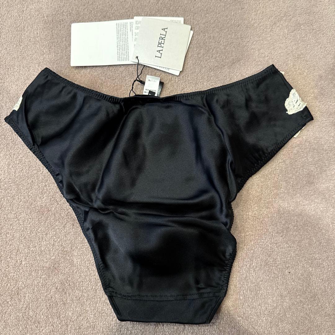 LA PERLA ブラック刺繍ショーツ 未使用