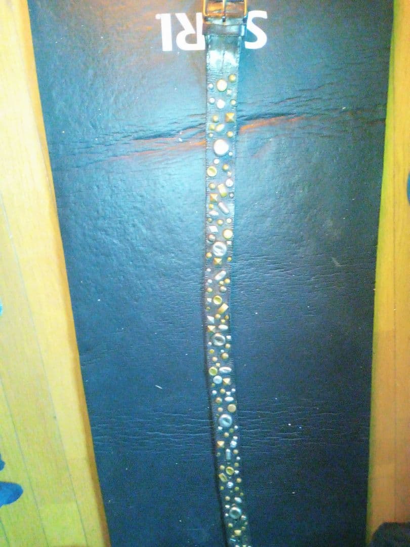 スタッズ付き黒レザーベルト 32 HTC