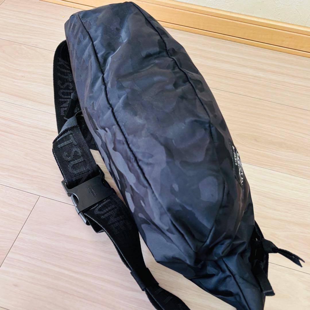 MAISON KITUSNE メゾンキツネ EASTPAK コラボ ボディバック