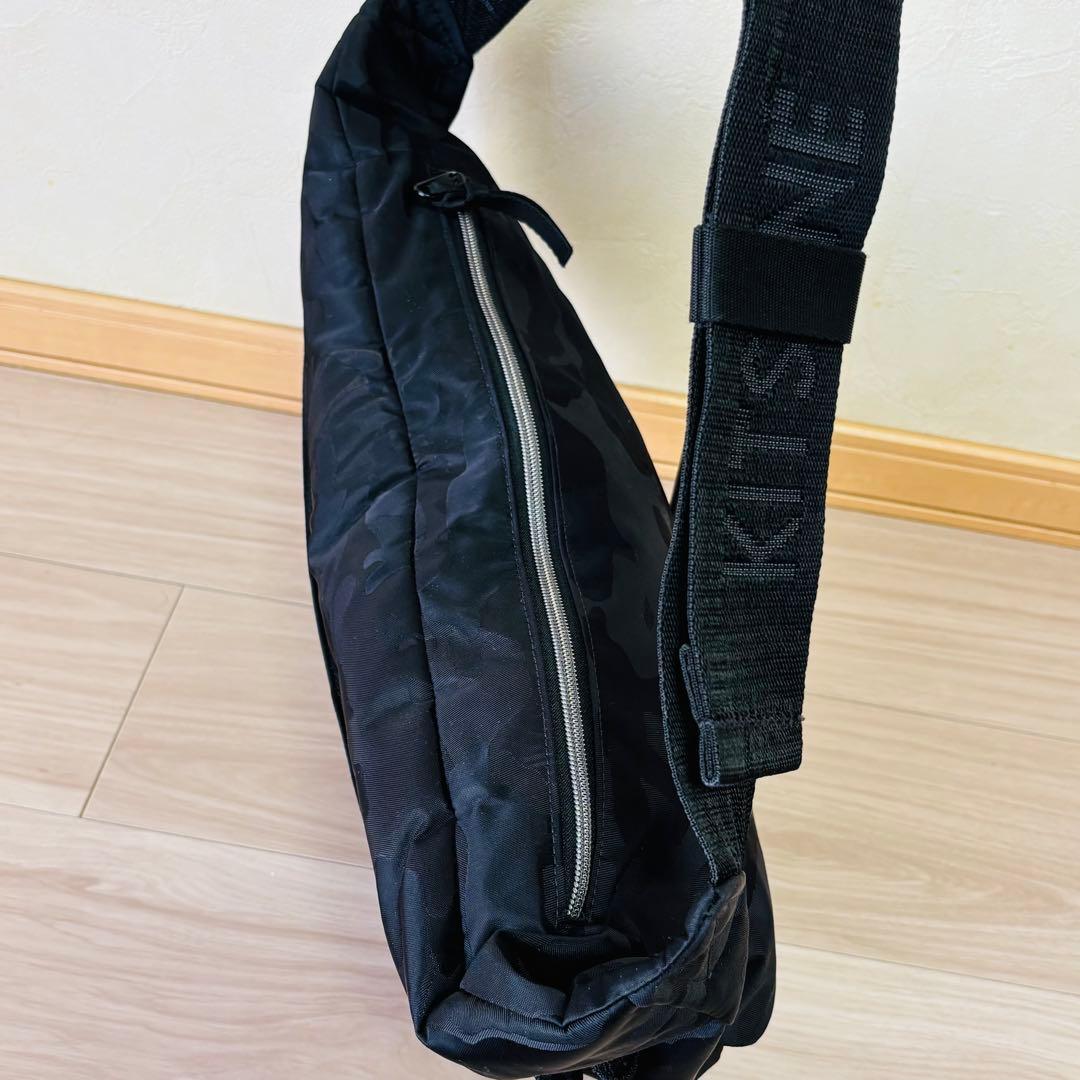 MAISON KITUSNE メゾンキツネ EASTPAK コラボ ボディバック