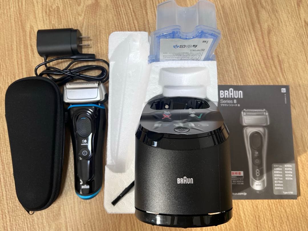 試し使用のみ BRAUN Series 8 メンズシェーバー　洗浄液付