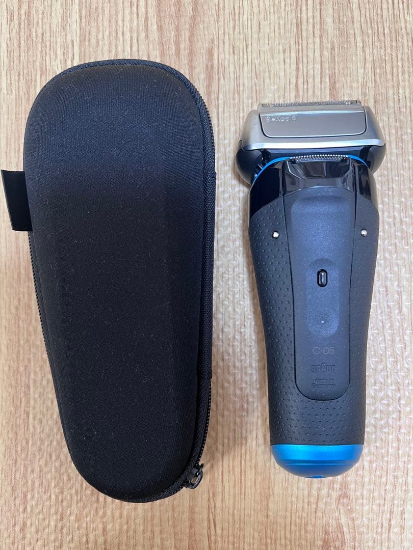 試し使用のみ BRAUN Series 8 メンズシェーバー　洗浄液付