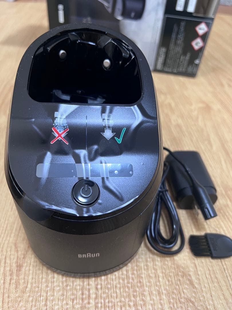 試し使用のみ BRAUN Series 8 メンズシェーバー　洗浄液付