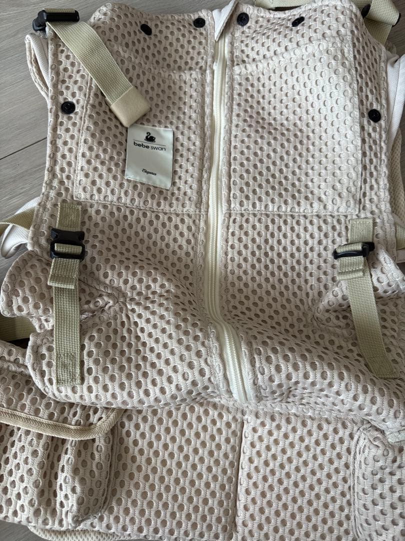 【新品未使用】bebe swan 抱っこひも ベージュ