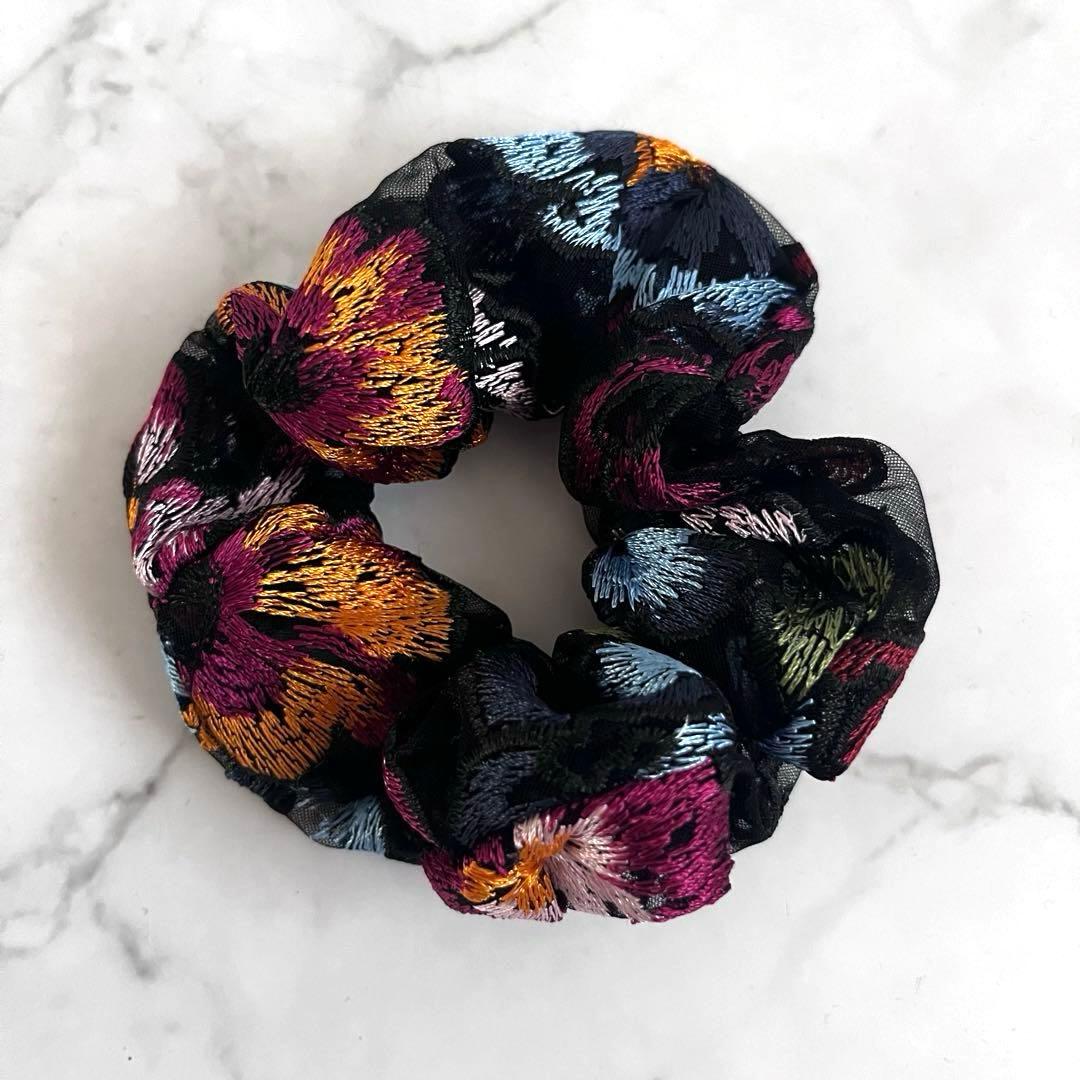 美品　acca アッカ　フローラル フォークロア シュシュ　刺繍