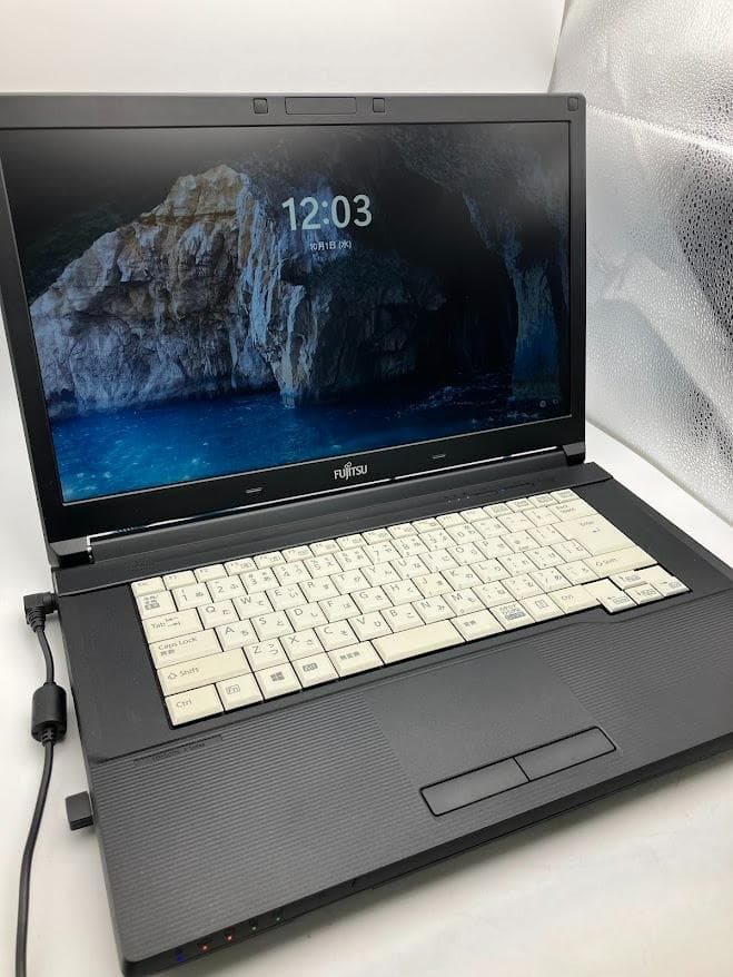 FUJITSU　ノートパソコン　LIFEBOOK　A576／Ｐ