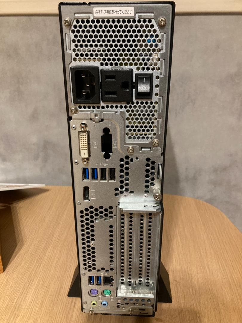 Fujitsu デスクトップi7-7700 500GB SSD 32GBメモリ