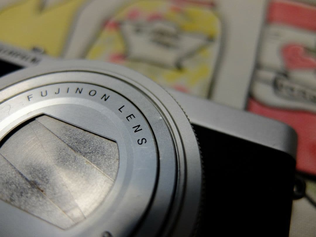 富士フイルム FUJIFILM XQ2 シルバー 中古品