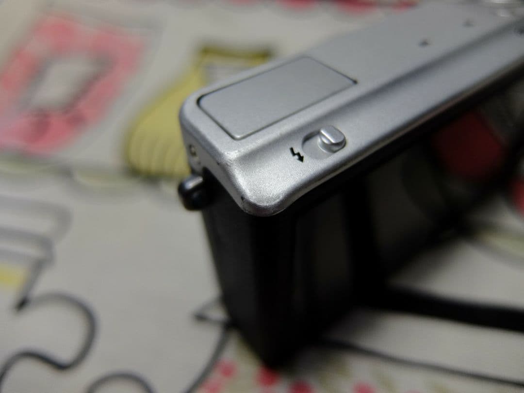 富士フイルム FUJIFILM XQ2 シルバー 中古品