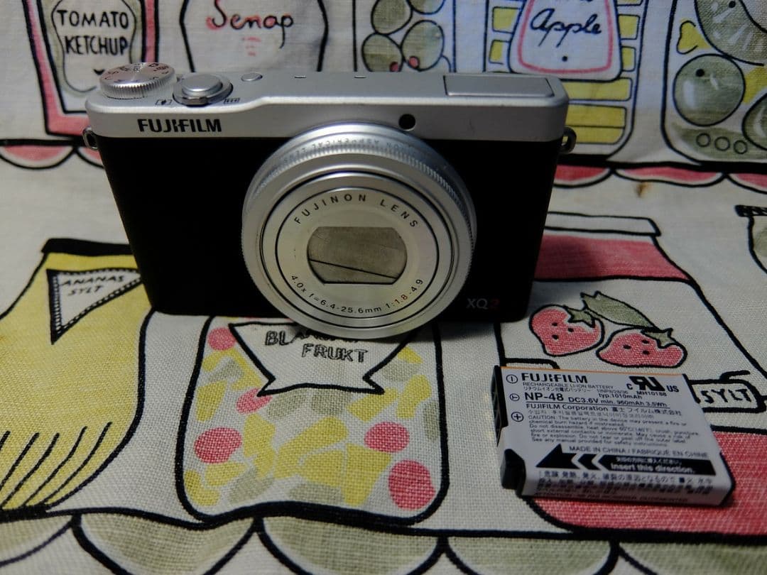 富士フイルム FUJIFILM XQ2 シルバー 中古品