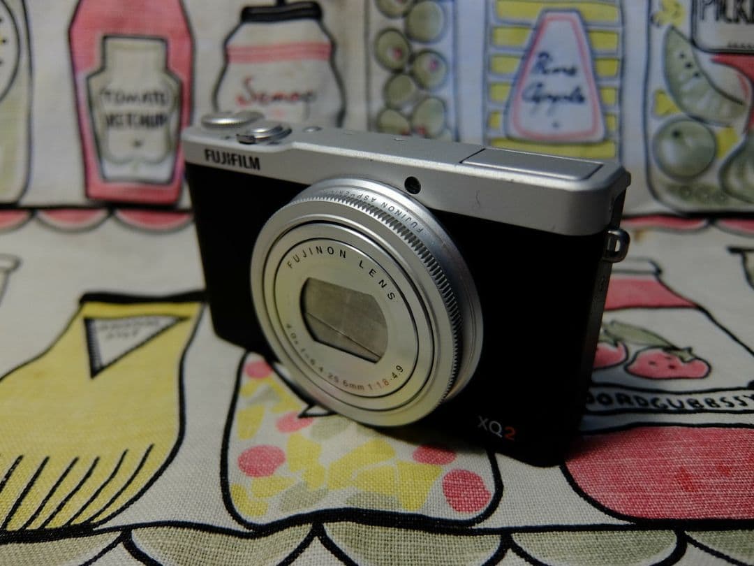 富士フイルム FUJIFILM XQ2 シルバー 中古品