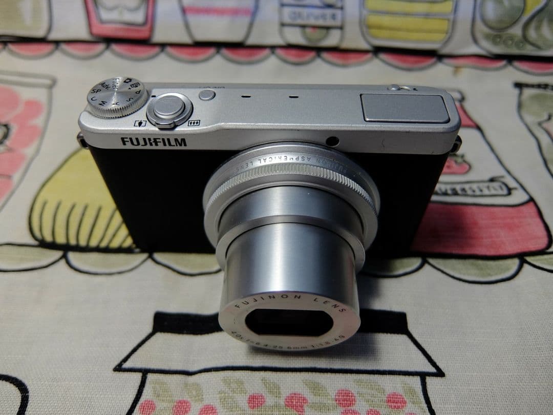 富士フイルム FUJIFILM XQ2 シルバー 中古品