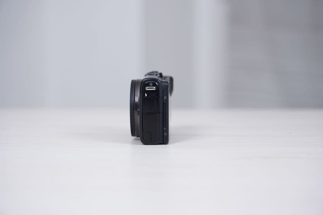 【初心者おすすめ】Canon EOS M100 ダブルレンズキット バッテリー付