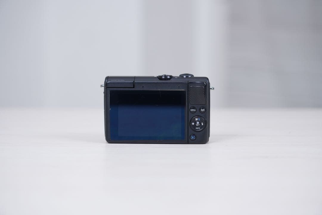 【初心者おすすめ】Canon EOS M100 ダブルレンズキット バッテリー付