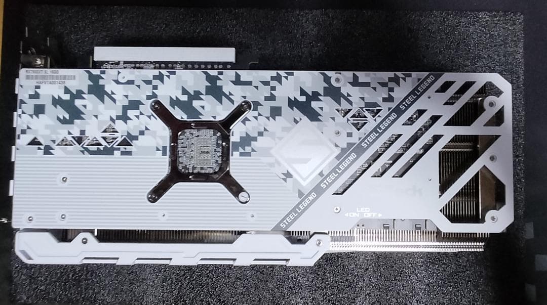 グラフィックボード・グラボ・ビデオカード ASRock RX 7800 XT Steel Legend 16GB OC