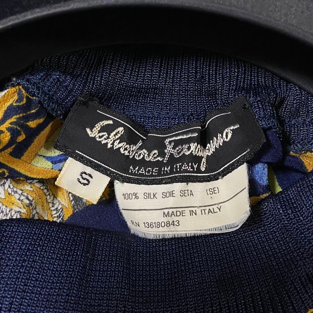 【美品】サルヴァトーレ フェラガモ 総柄 ブラウス ネイビー イエロー Sサイズ