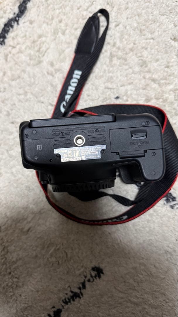 【お得！】Canon EOS kiss x8i ダブルズームキット 箱あり