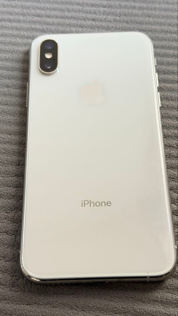 Apple iPhone Xs 64GB 　シルバー　バッテリー83％
