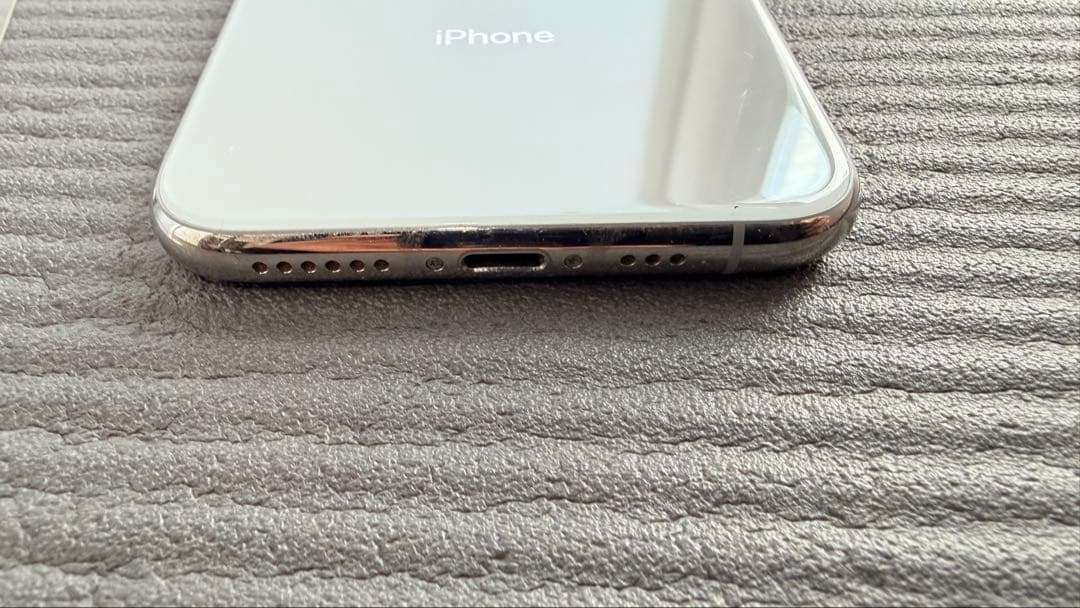 Apple iPhone Xs 64GB 　シルバー　バッテリー83％