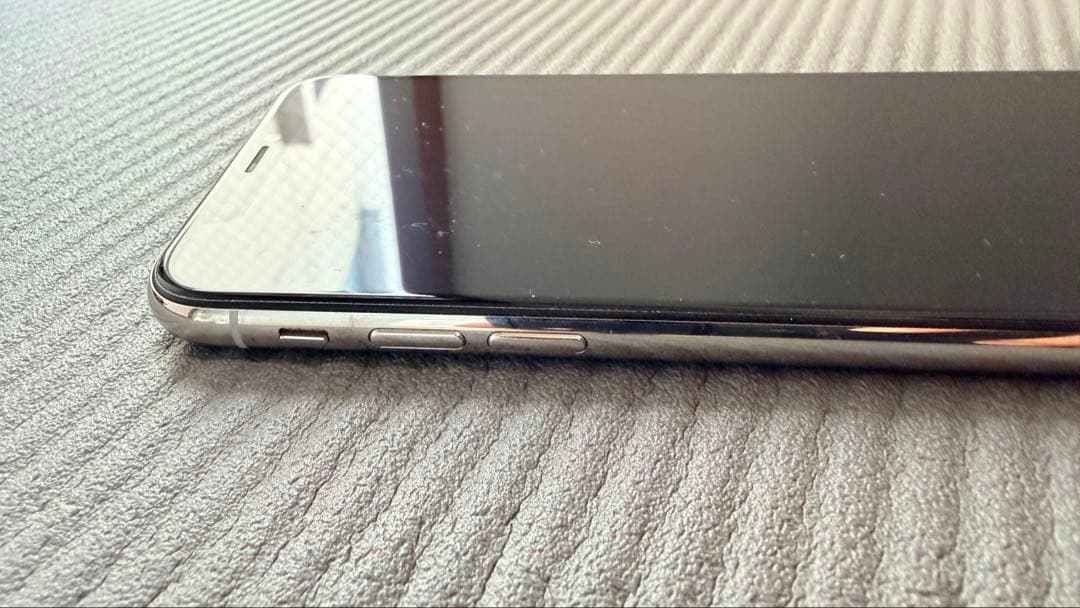 Apple iPhone Xs 64GB 　シルバー　バッテリー83％