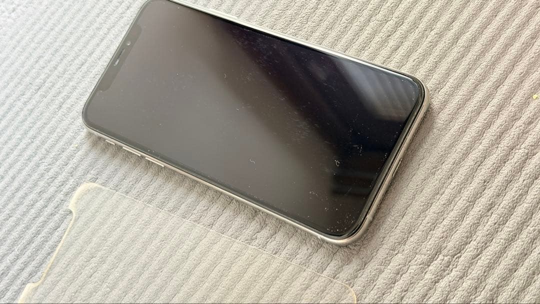 Apple iPhone Xs 64GB 　シルバー　バッテリー83％