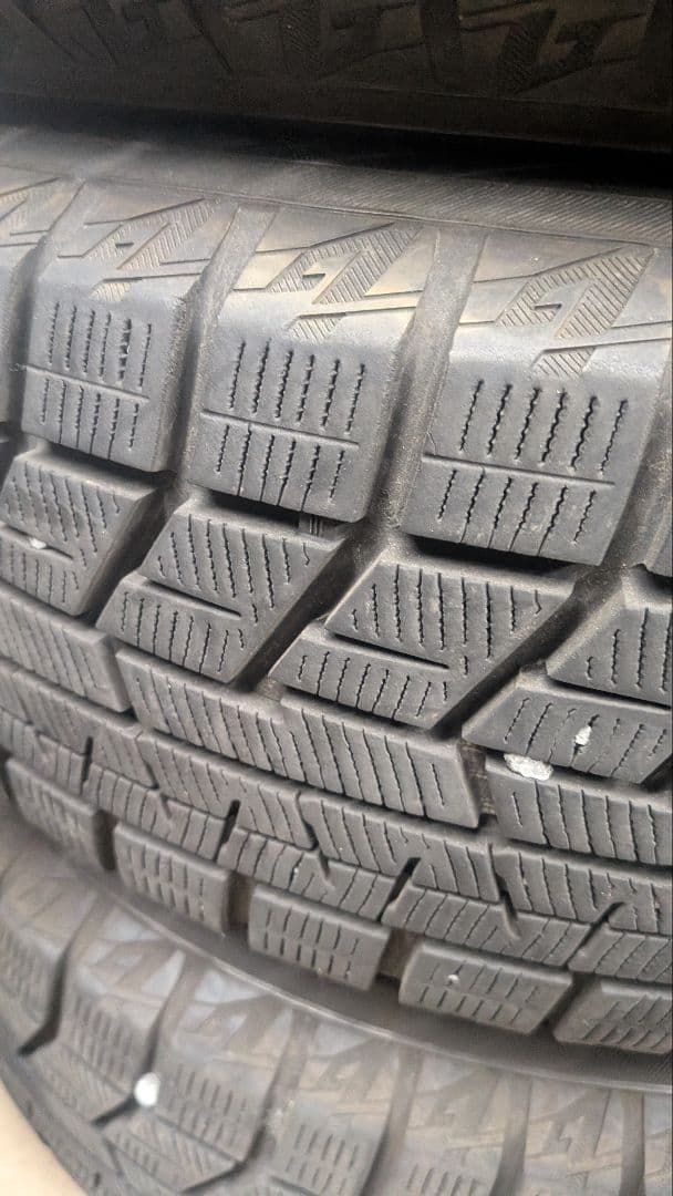 195/65R15スタッドレス 15インチ5穴114.3タイヤ　セレナ