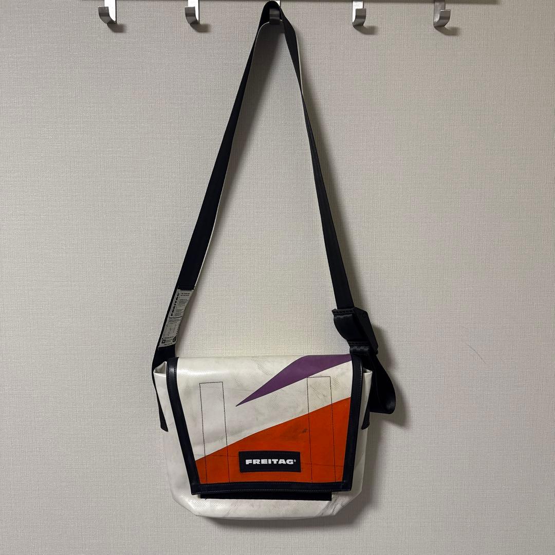 FREITAG メッセンジャーバッグ ホワイト/オレンジ/パープル