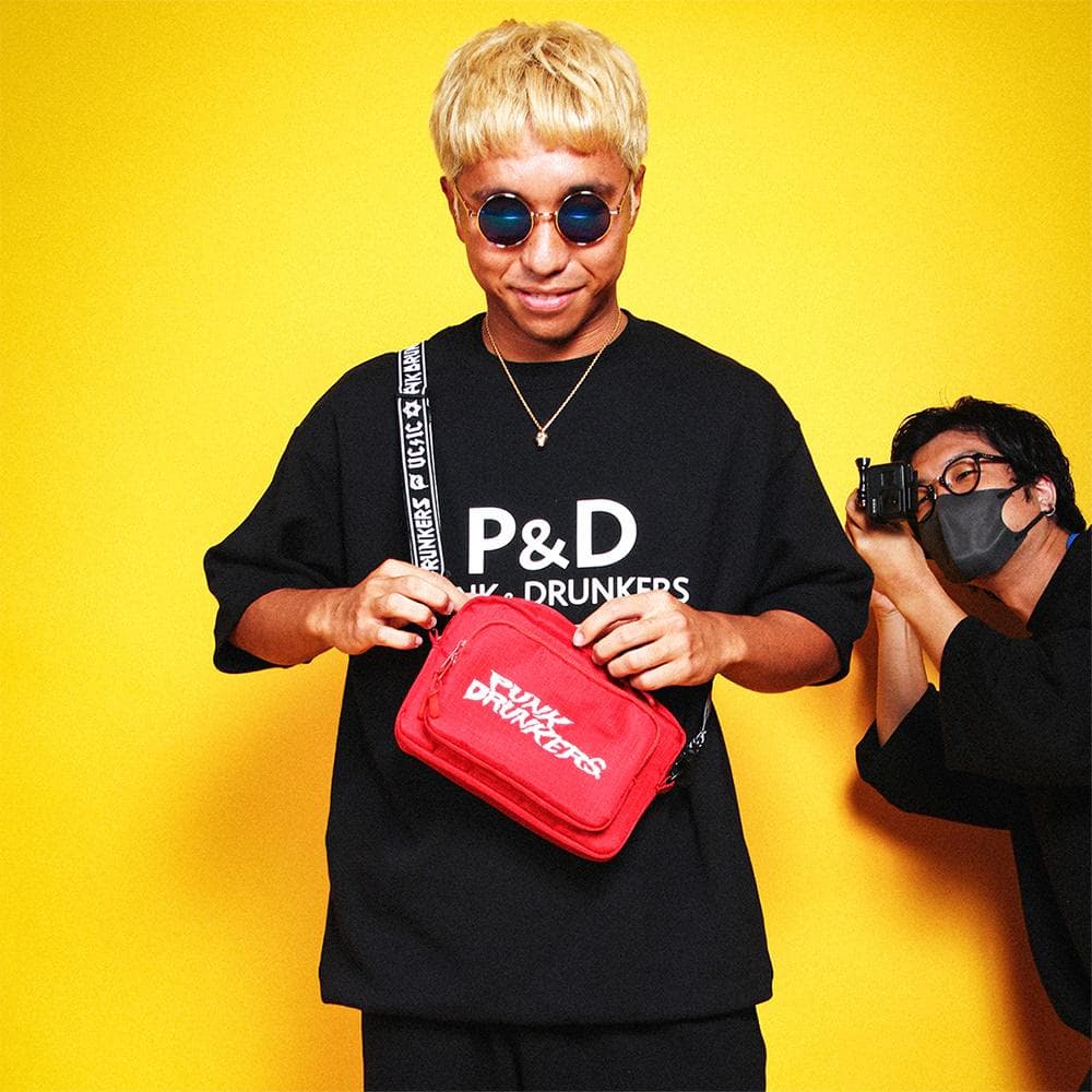 PUNK DRUNKERS パンクドランカーズ ギザロゴショルダーバッグ 黒