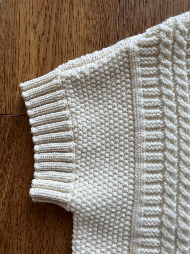 美品　IDEEケーブルニットベスト　H&byPOOL オフホワイト