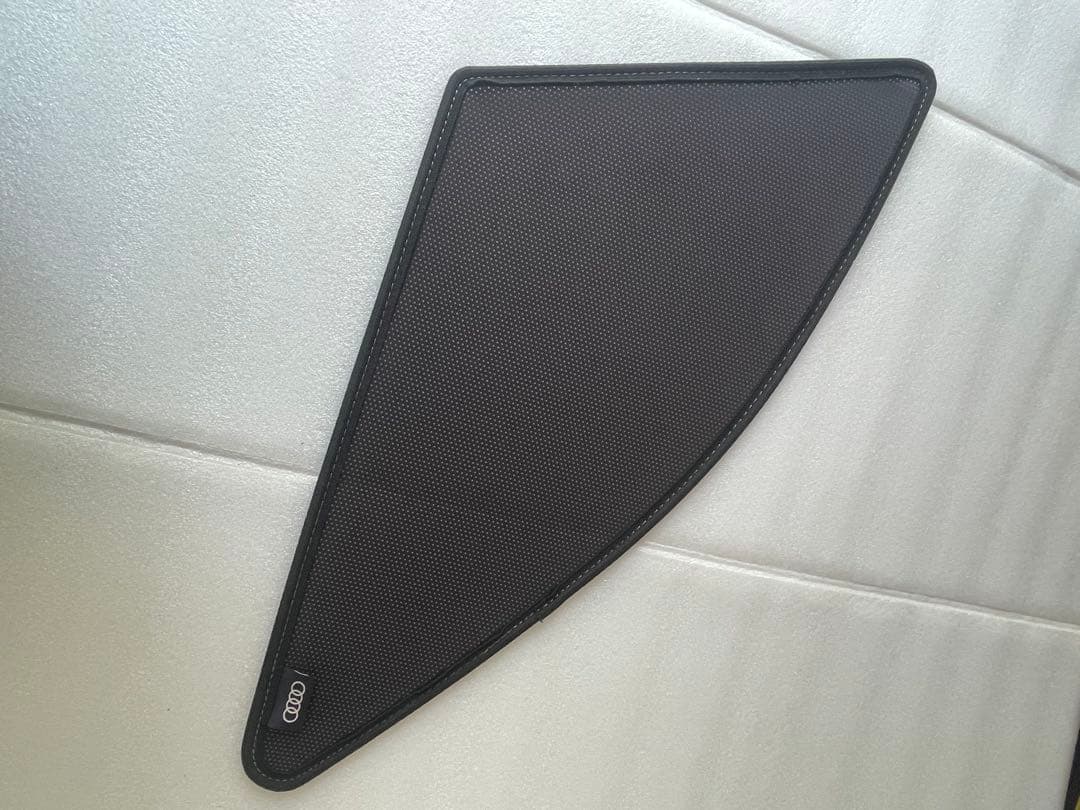 Audi A4 Avant 純正サンシェード