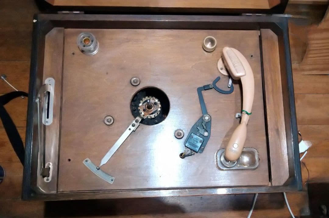 昭和レトロ真空管ラジオ　蓄音機　アンティーク　ジャンク