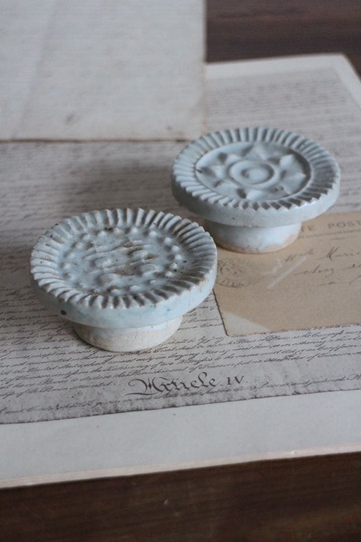 時代李朝白磁餅型　トクサル　朝鮮古陶装飾品2個セット