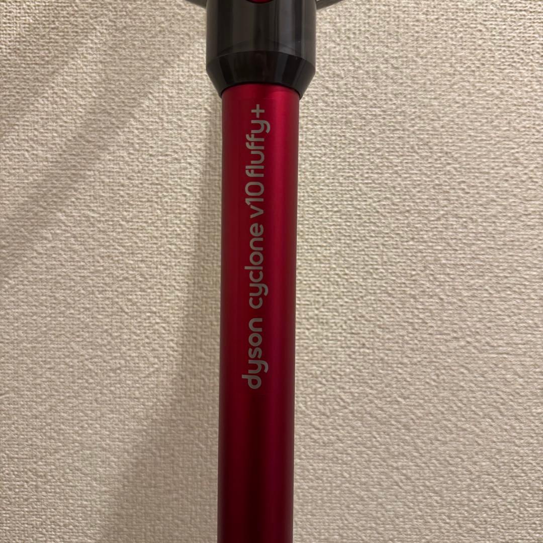 ダイソンV10 Fluffy+ 付属品完備 充電器あり 美品