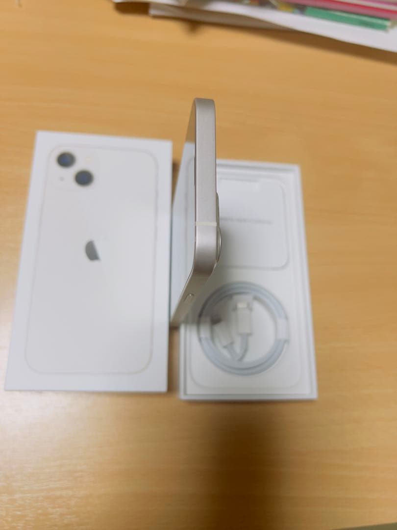 Apple iPhone 13 ホワイト